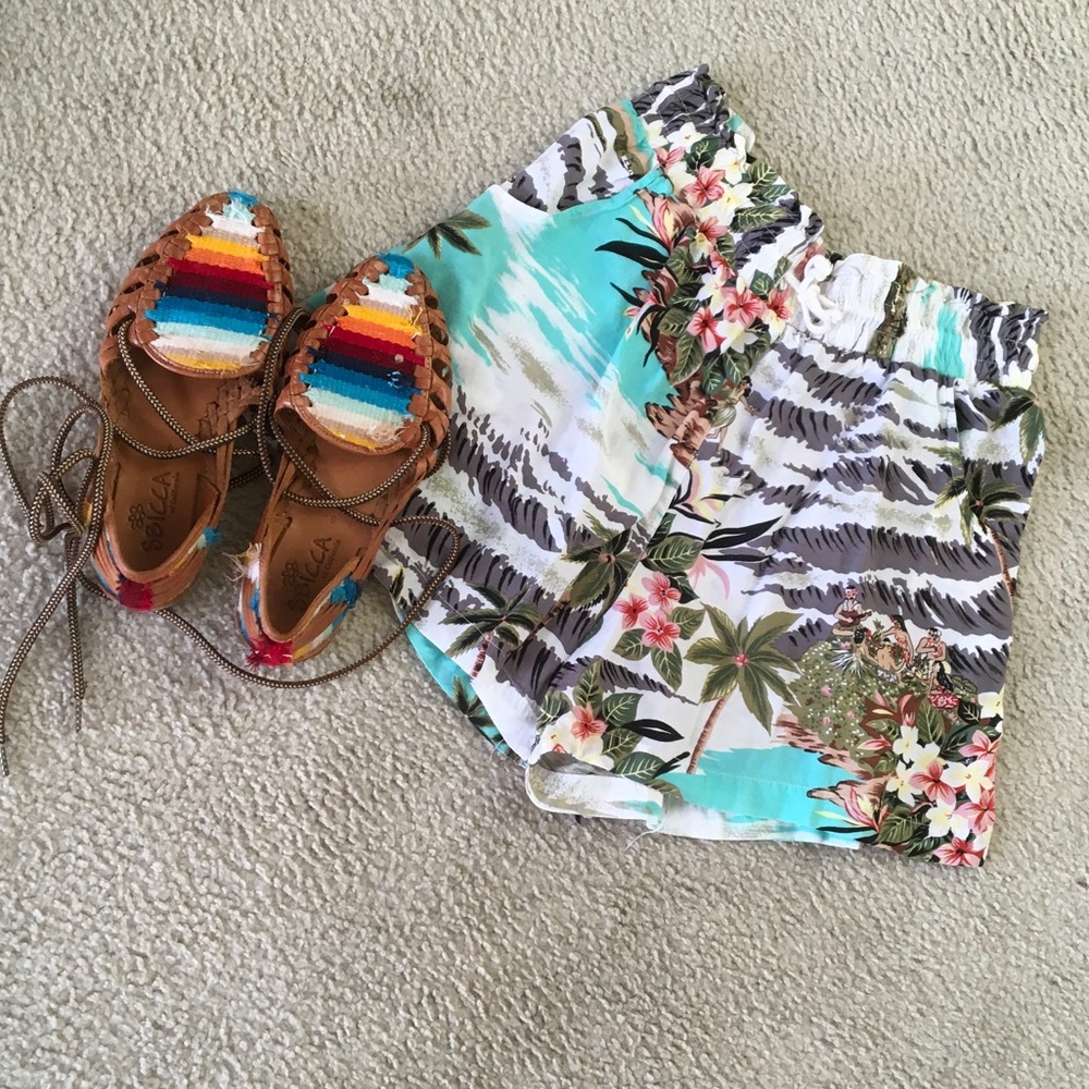 SHELL SHACK/ TROPICAL FLORAL RAYON BEACH SHORTS/ NEW